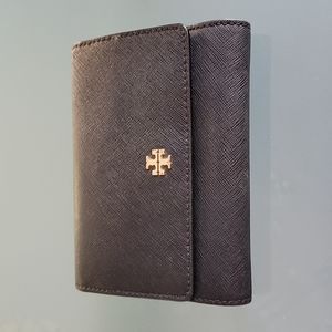 Used in excellent condition Tory Burch leather wallet